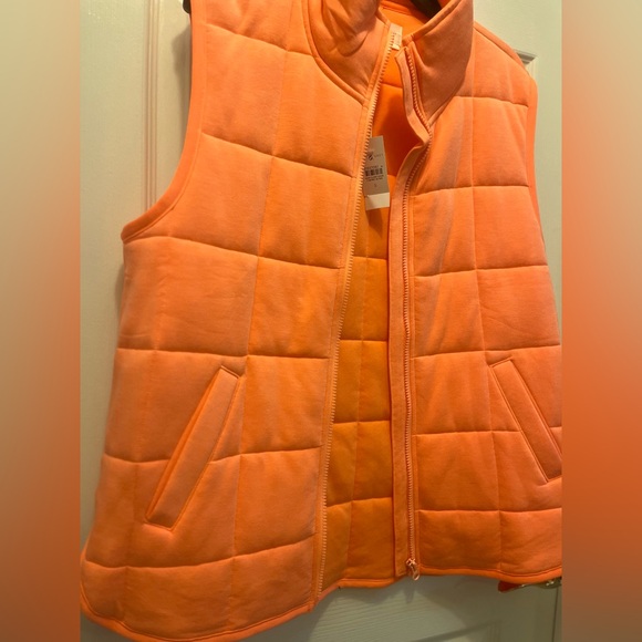 NWT Lou & Grey Signature Soft Orange Quilted Vest Size S Full Zip Insulate - Picture 4 of 9